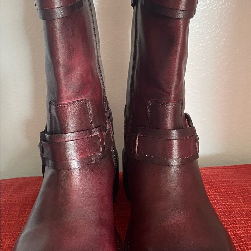 NWT…VINTAGE FOUNDRY… WOMENS BURGUNDY LEATHER BOOTS - Picture 9 of 16